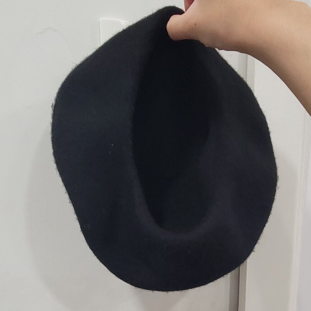 Black Beret - Picture 2 of 4